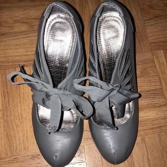 Anne Michelle gray heels 👠 - Picture 2 of 3
